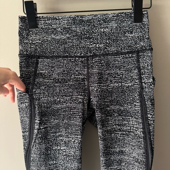 LULULEMON Pace perfect 7/8 Highrise leggings in air time black white Size 6 - Picture 3 of 7